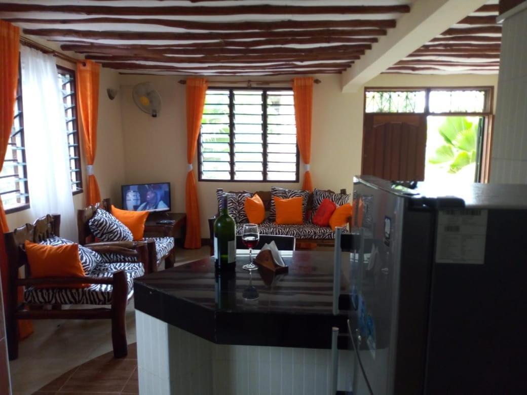 Sea Breeze Villas Kenya Diani Beach Exterior foto