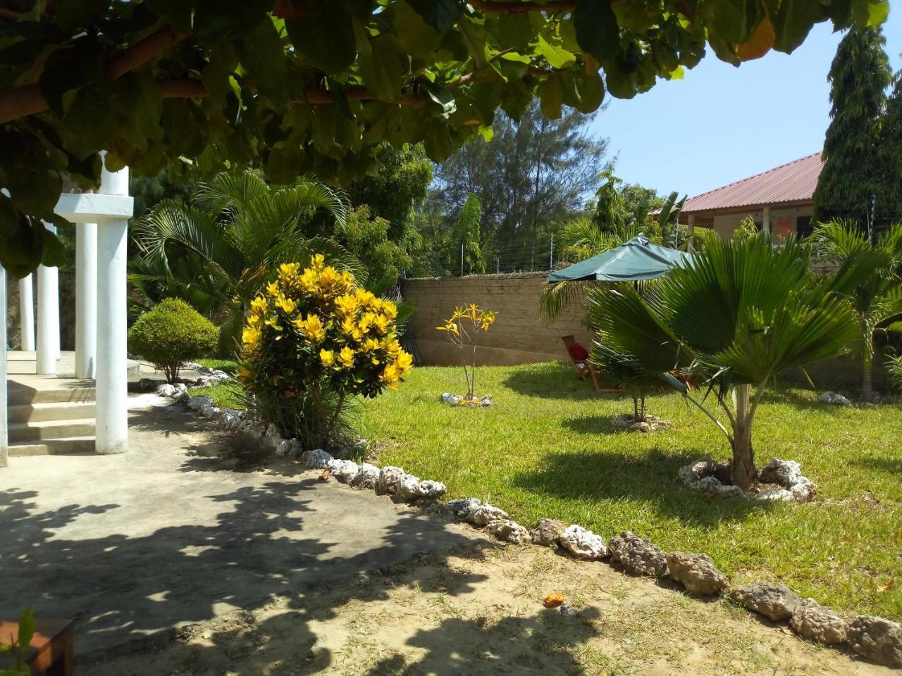 Sea Breeze Villas Kenya Diani Beach Exterior foto