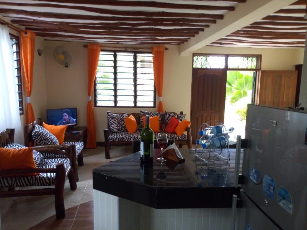 Sea Breeze Villas Kenya Diani Beach Exterior foto
