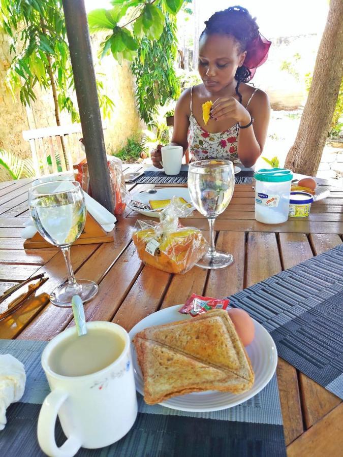 Sea Breeze Villas Kenya Diani Beach Exterior foto